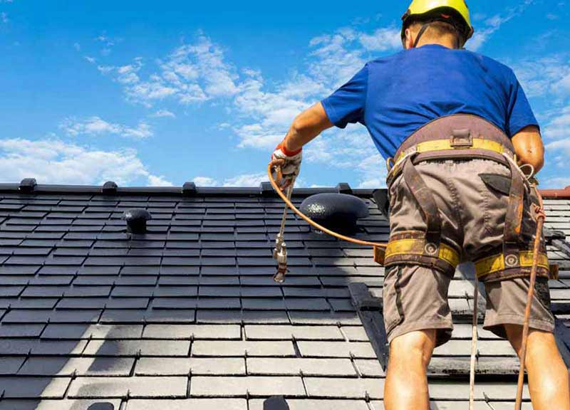 Dakreiniging - PROCHIRA DAK FAÇADE, een professionele dakdekker in België: dakreiniging, mosverwijdering en antimosbehandeling. Aanbrengen van een gekleurde waterafstotende dakverfcoating, interventie in BELGIË: Vlaanderen, Wallonië en Brussel.